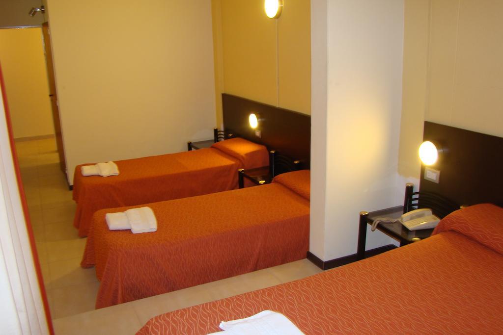 Hotel Temu Βίλα Κάρλος Παζ Δωμάτιο φωτογραφία