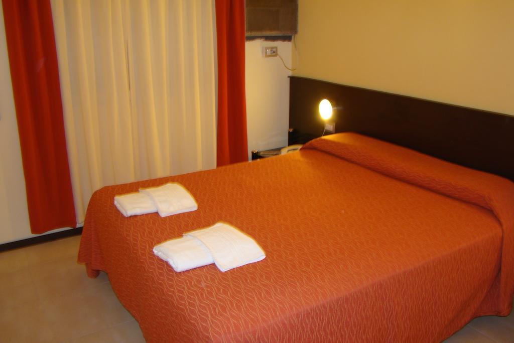 Hotel Temu Βίλα Κάρλος Παζ Δωμάτιο φωτογραφία